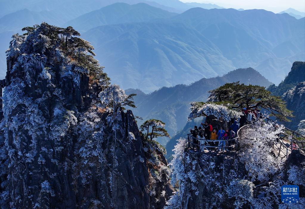 吉悅康匯古法甕蒸,內貼2200塊養生巖寶石,利用負離子和遠紅外線通過中藥熏蒸作用于人體,有效祛除濕氣寒氣,體內毒素,重金屬,代謝垃圾。國家專利產品可蒸出彩色的汗液判斷身體問題。有特色摸骨理療專業祛除肩頸腰背痛。手法疏通經絡排毒 。艾灸泥灸電療熱療。瑤浴應有盡有。蒸泡療三位一體項目種類多,盈利點多性價-今日頭條