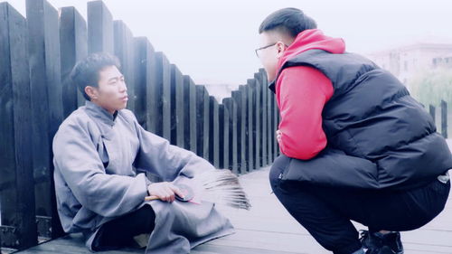 大學生畢業半年患焦慮,街頭巧遇摸骨神算,大師一伸手臉色大變