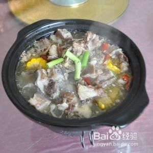 家常養(yǎng)生大骨湯 摸骨知健康，湯里藏智慧