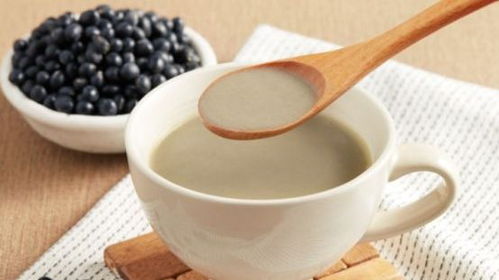 一把小黑豆，養(yǎng)生大功效 補(bǔ)腎壯骨又養(yǎng)顏的八月養(yǎng)生方